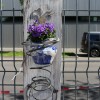 Vase auf Bettfeder